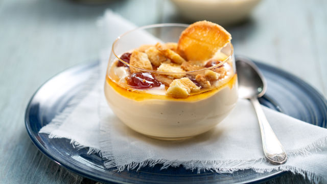 Mliječna krema s džemom od trešanja