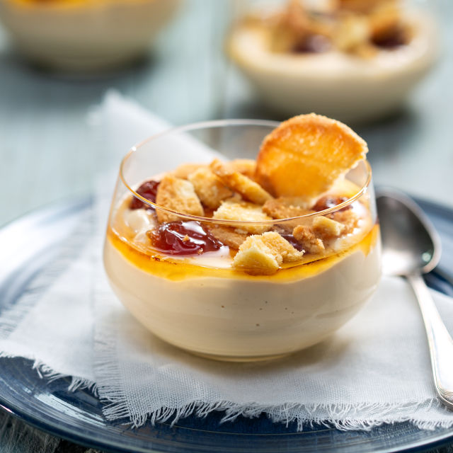 Mliječna krema s džemom od trešanja