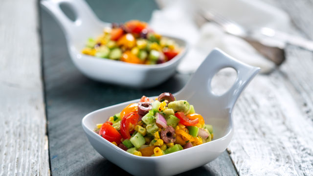 Salata od pečenog kukuruza i avokada