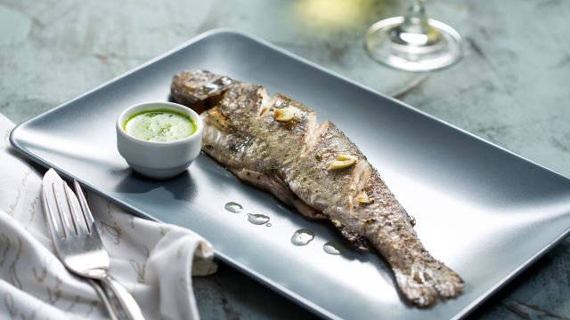 Pastrva pečena u pećnici s umakom chimichurri