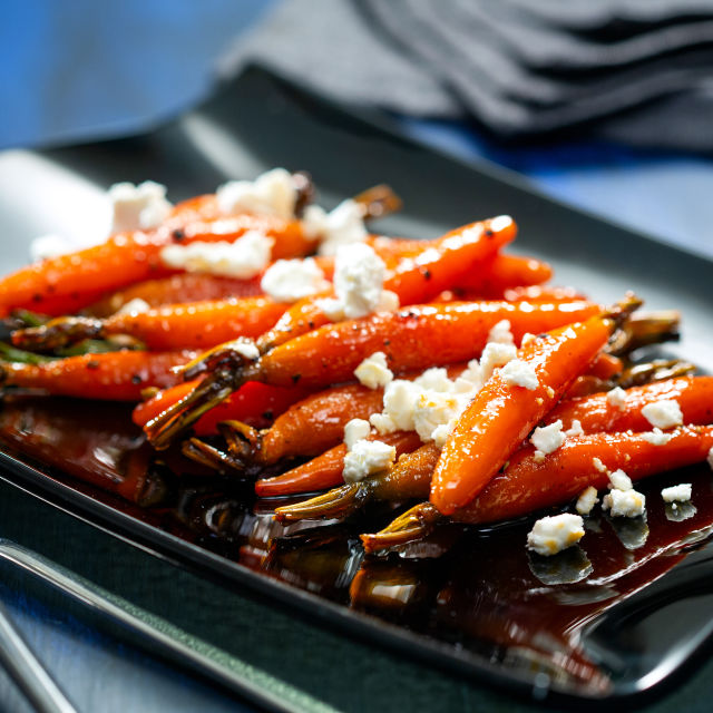 Glazirana mrkva s kozjim sirom