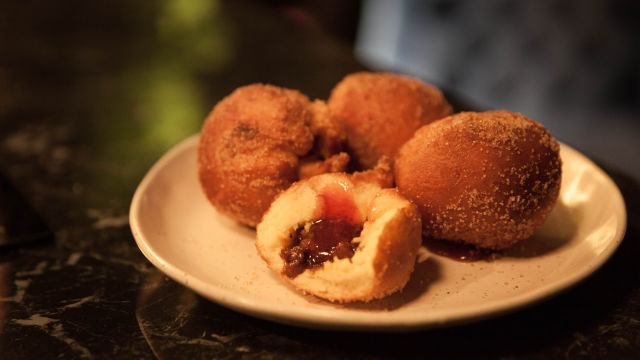 Krafne s polako pečenom svinjetinom