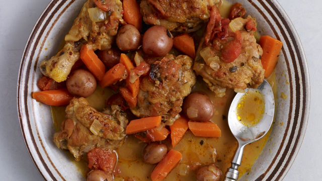 Citrusna piletina s mrkvama I mladim krumpirom