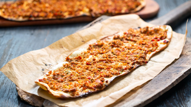 Lahmacun s kobasicom