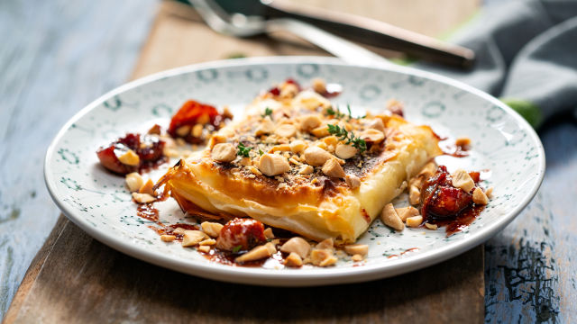 Pečeni sir sa sušenim smokvama