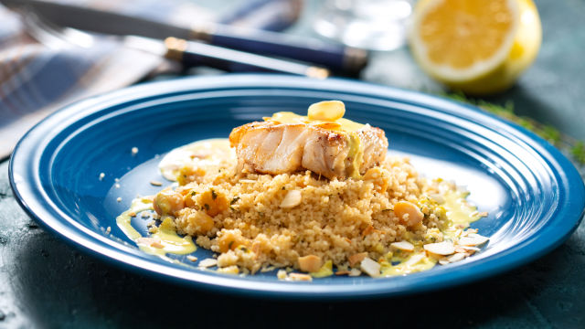 Riba s umakom od šafrana i couscousom