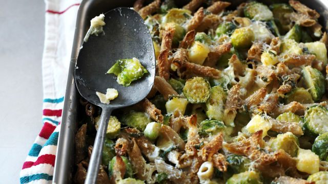 Integralna tjestenina s prokulicama, sirom i krumpirima