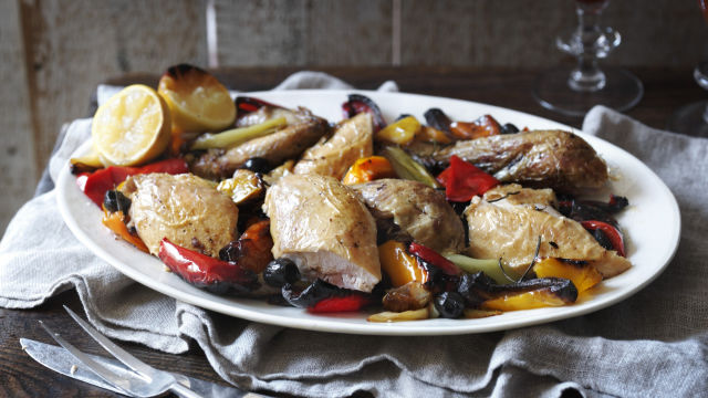 Talijansko pečeno pile s paprikom i maslinama