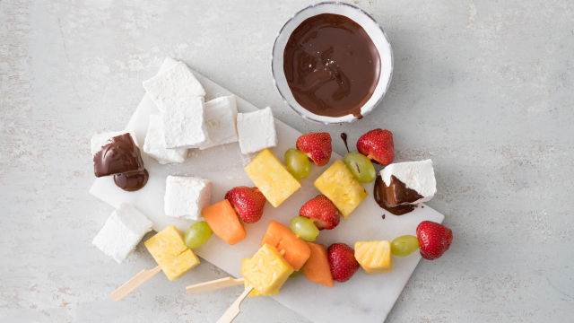 Čokoladna fontana sa sljezom i svježim voćem