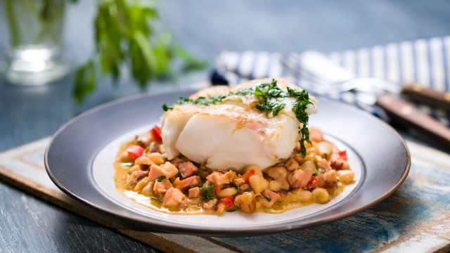 Filet bakalara s grahom i dimljenom slaninom