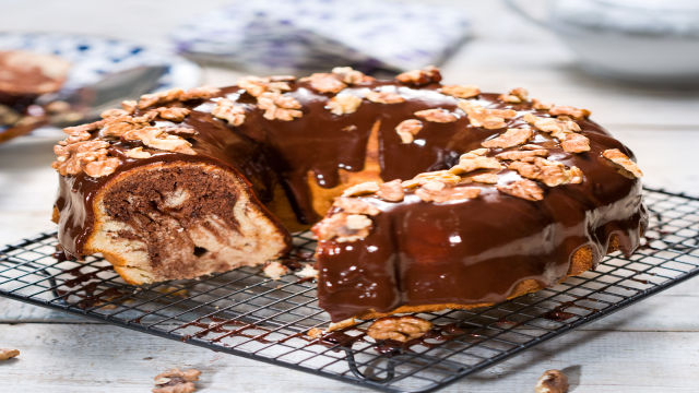 Kuglof s čokoladnom glazurom