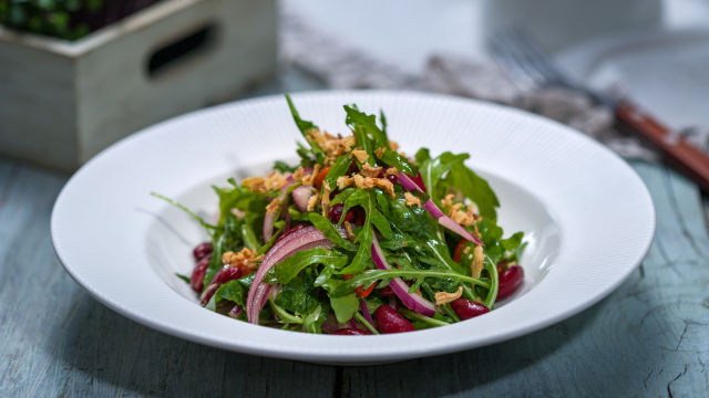 Salata od rukole, paprike i crvenog graha