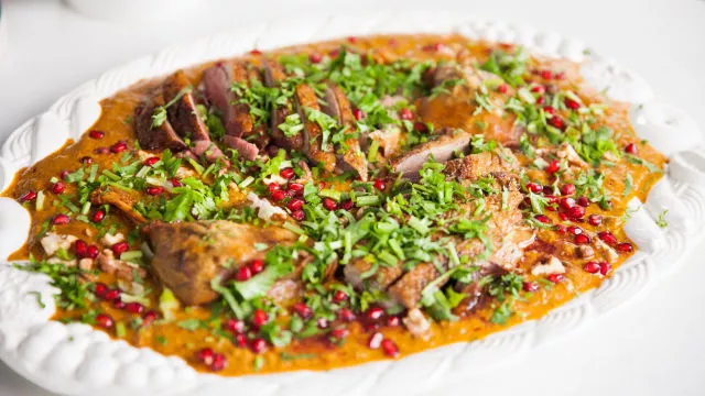 Patka fesenjan (polako pečena patka u umaku od šipka I oraha)