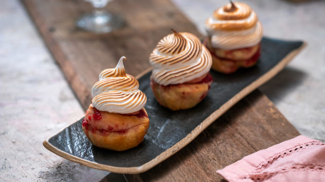 Pužići od malina s karameliziranim snijegom