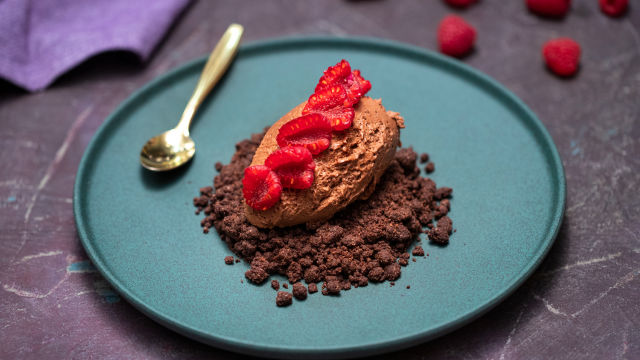 Čokoladni mousse s malinama
