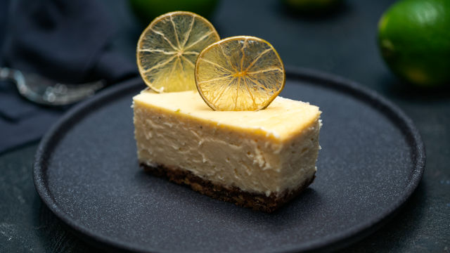 Cheesecake s limetom i bijelom čokoladom