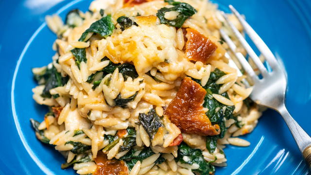 Orzo sa špinatom i sirom