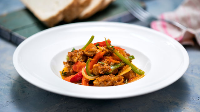 Okruglice od domaće kobasice s paprikom i lukom