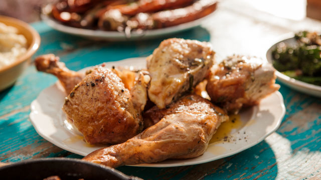 Nenadmašno pile na žaru u limunu i začinskom bilju