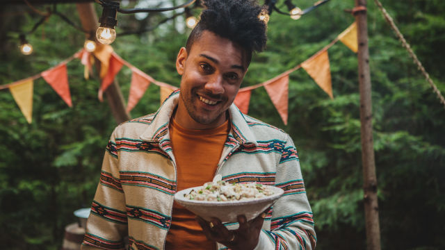 Salata od bijelog graha s mladim lukom sa žara