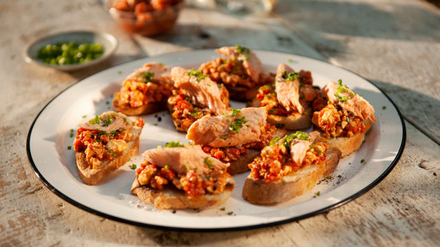 Crostini s ribom