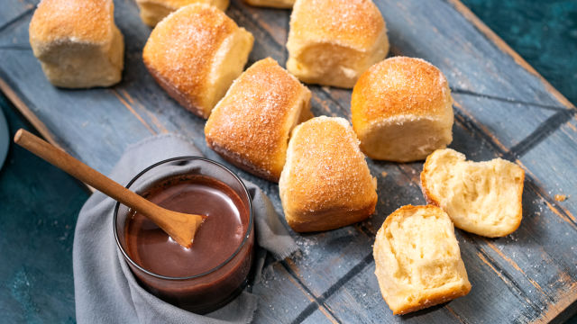 Kuglice od uskršnjeg kruha s domaćim namazom od čokolade
