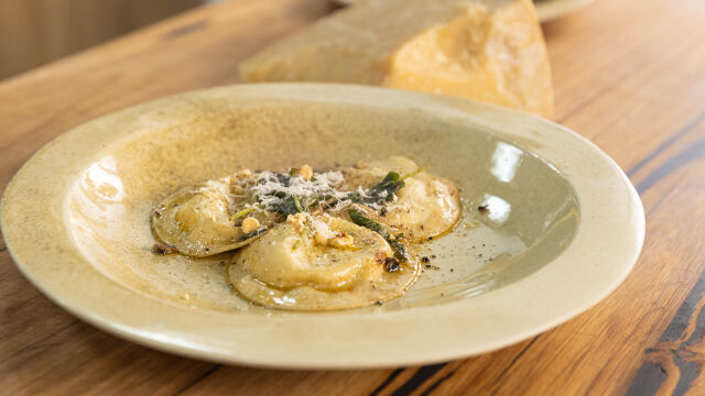 Tekući ravioli od parmezana reggiano i crnog tartufa