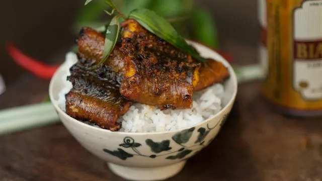 Jegulja na žaru u limunskoj travi i kurkumi-Luon Nuong Xa