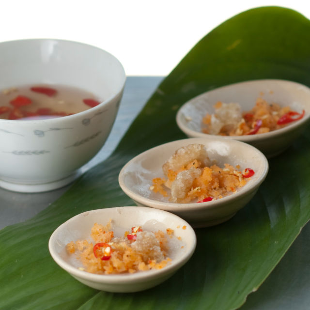 Parene pogačice od rižinog brašna sa sušenim kozicama (bahn beo)