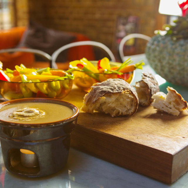 Bagna Cauda (vrući umak od inćuna i češnjaka)