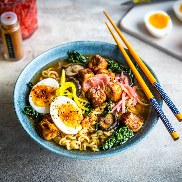 Ramen od instant rezanaca s tofuom iz friteze na vrući zrak