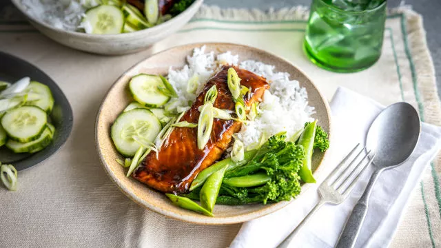 Teriyaki losos s rižom i zelenjem