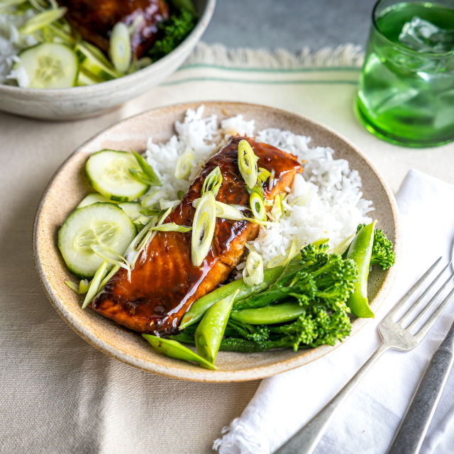 Teriyaki losos s rižom i zelenjem