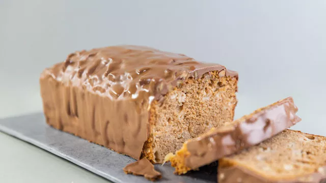 Torta s kruškom, čokoladom i pekanom