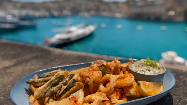 Velikolučka morska plata s oštrim tartarom