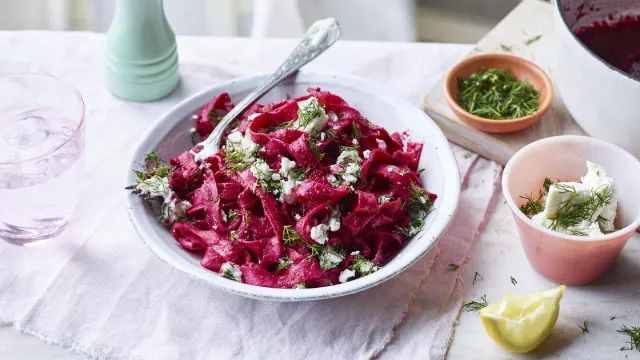 Tjestenina u umaku od cikle i feta