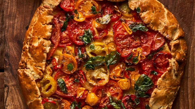 Galette s rajčicom i ricottom uz salsu od maslina, inćuna i bosiljka