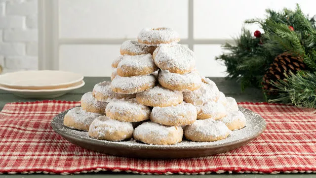 Akisovi grčki božićni keksi od maslaca – kourabiedes