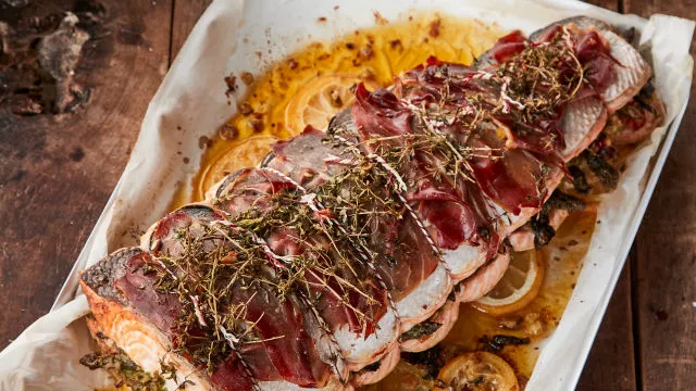 Punjen pečeni losos s Jersey Royals krumpirima
