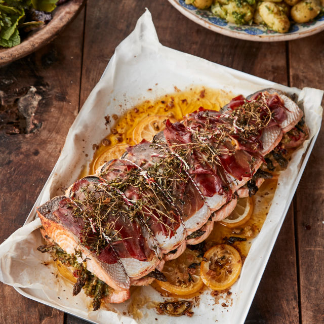 Punjen pečeni losos s Jersey Royals krumpirima