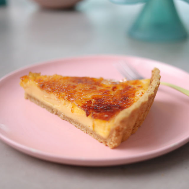 Karamelizirani tart od pereca i lješnjaka