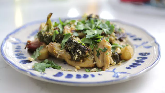 Peka od piletine s kikirikijem i njokima