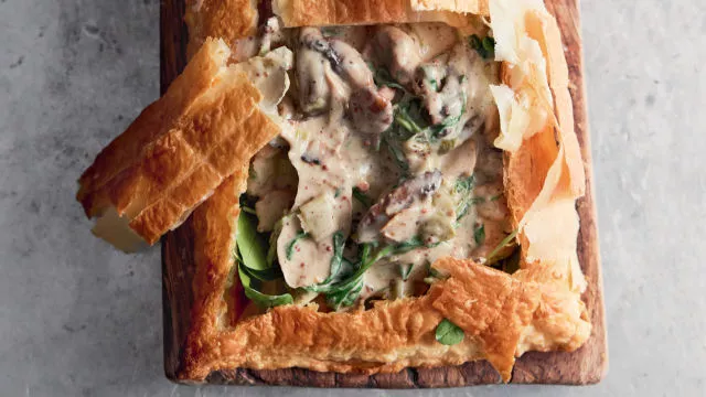 Lisnata pita s piletinom i gljivama