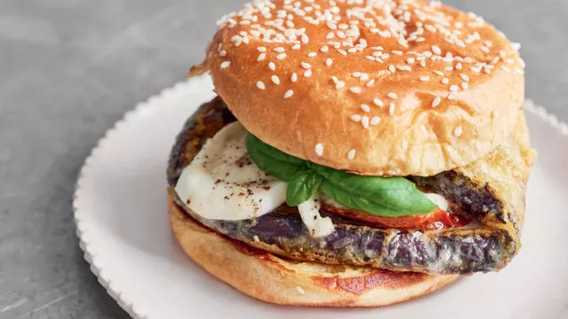 Burger s patlidžanom na parmigiana način