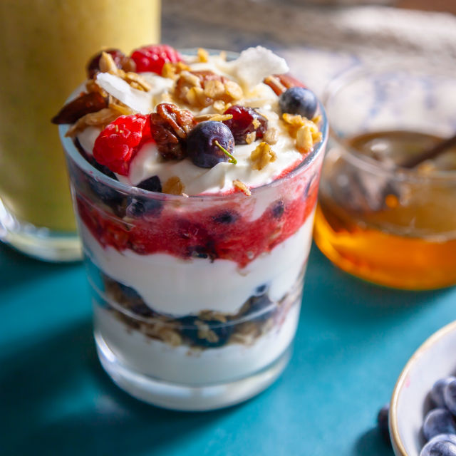 Voćni granola doručak Cranachan i Sunshine smoothie
