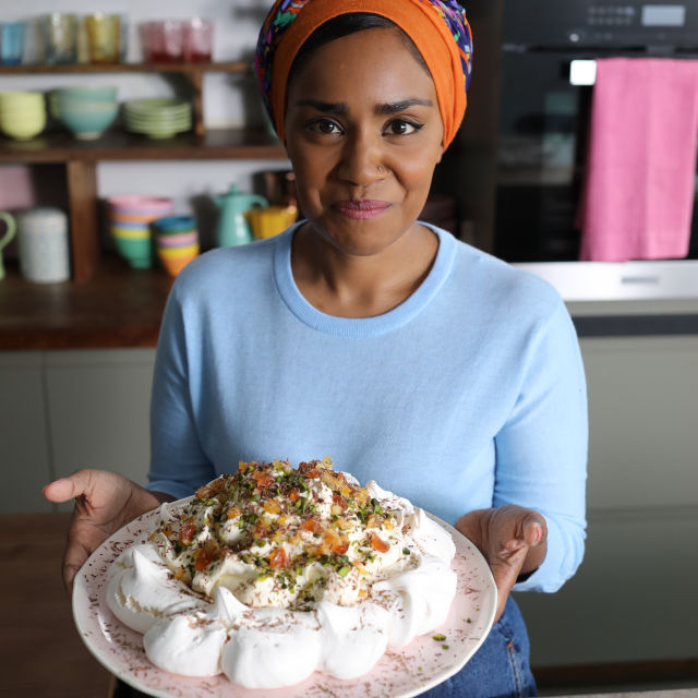 Tutti-frutti pavlova