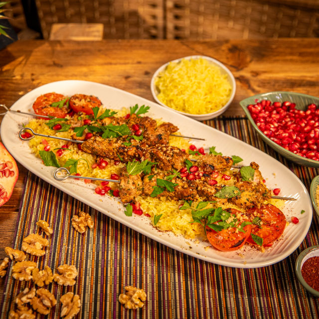 Pileći kebab torsh s rižom od šafrana i narom