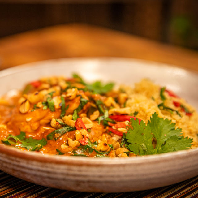 Piletina s kikirikijem na zapadnoafrički način