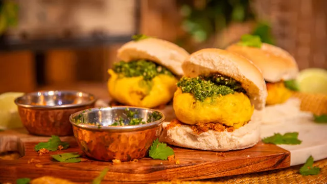 Vada pav s čatnijem