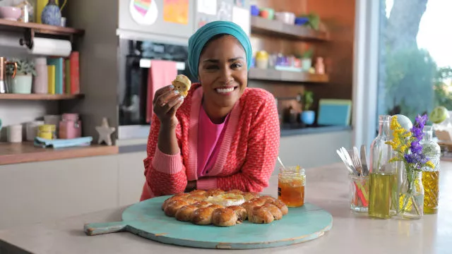 Vijenac od brioša s brusnicama i čilijem